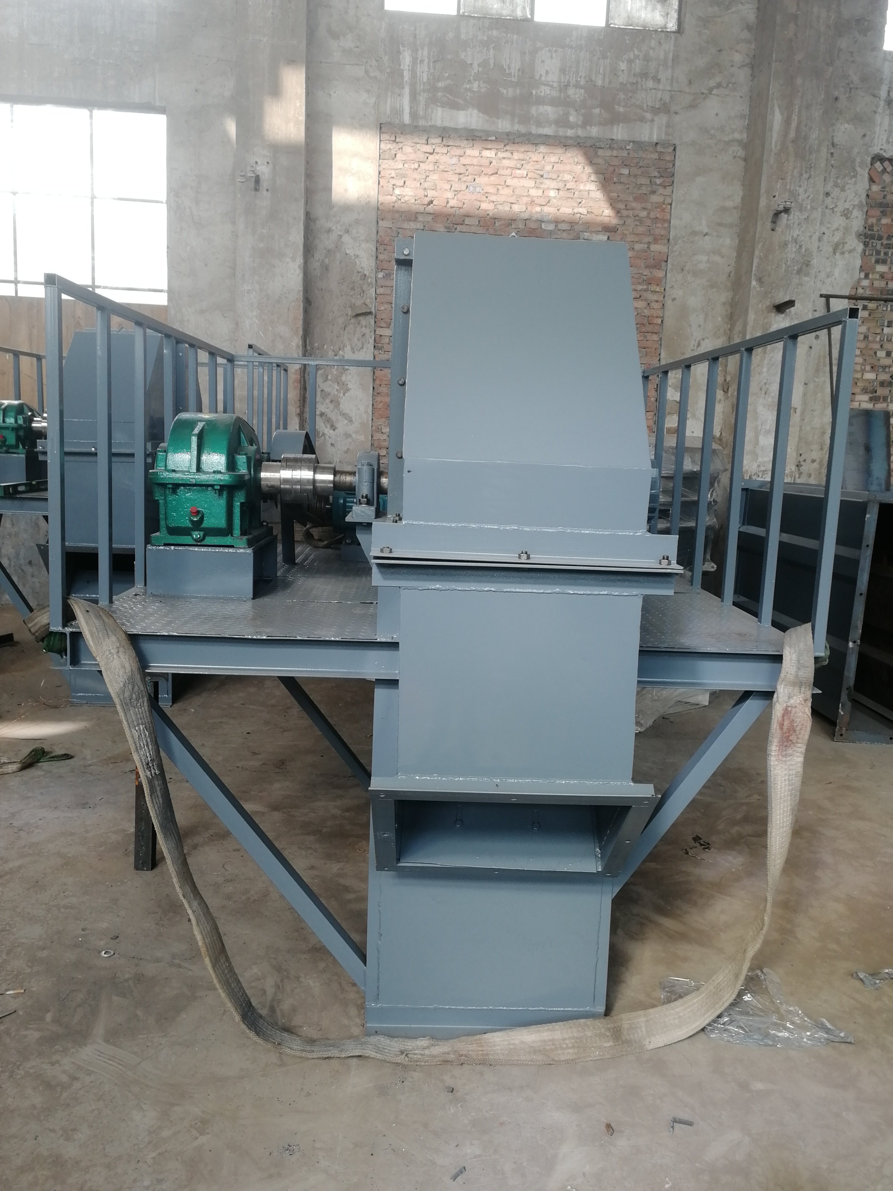 如何解決斗式提升機(jī)導(dǎo)線堵塞的問(wèn)題(如何解決斗式提升機(jī)內(nèi)部風(fēng)壓)